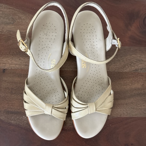 SAS Tripad Comfort Made In USA Women’s Leather Ivory Strap Low Sandals so 8.5 N - Picture 1 of 7